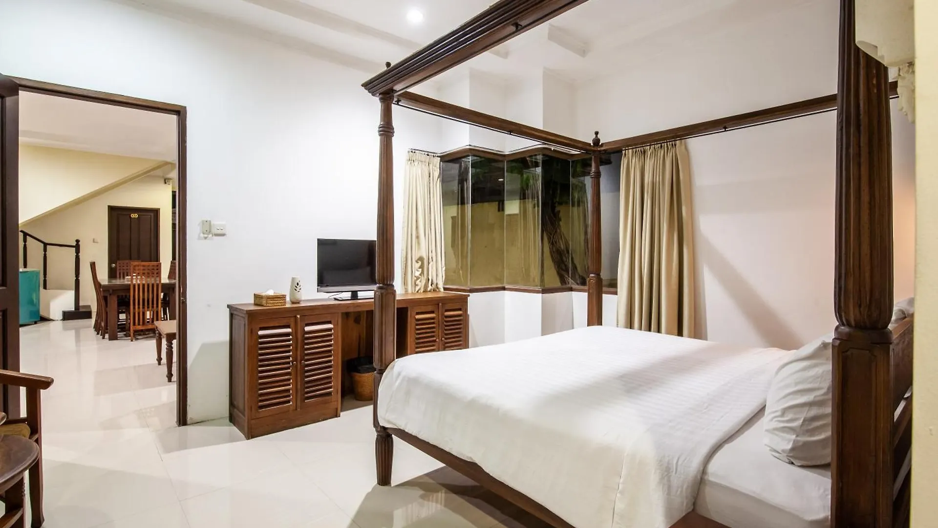 4-Bedrooms Private Pool Saraswati Villa Seminyak 0*, Seminyak (Bali)